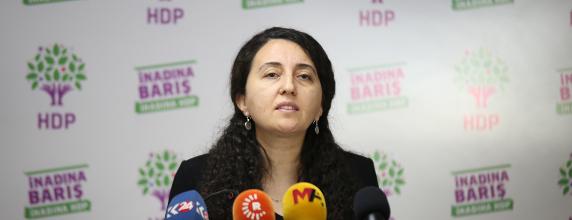 Gunay: Dixwazin têkçûna xwe bi êrişkirina HDP’ê bipêçin û veşêrin