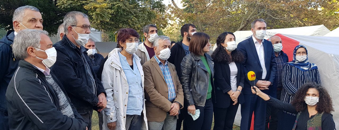 Parti Sözcümüz Ebru Günay İzmirden seslendi: Yurttaşlara sokakta kalmalarını tavsiye edip Sarayda kalmak aymazlıktır