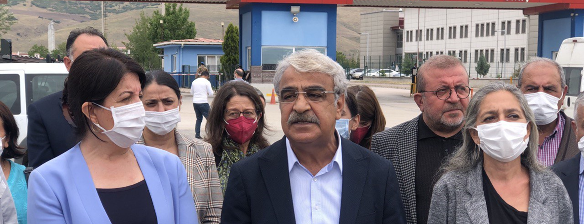 Eş Genel Başkanlarımız Kobanî Kumpas Davasını izledi: İktidar bu dava ile toplumun aklına ve vicdanına savaş açmıştır