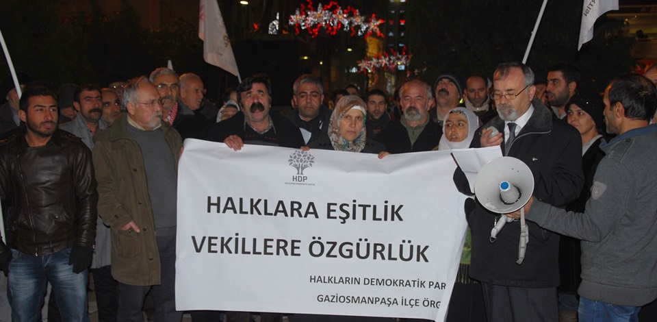 Tutuklu vekillerin tahliye edilmemesi Gaziosmanpaşada protesto edildi