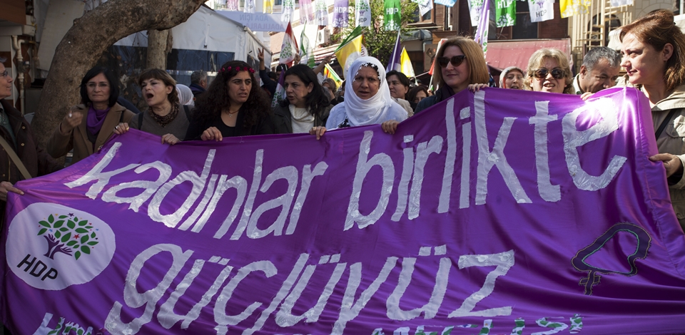 HDPli kadınlardan Adalar çıkarması