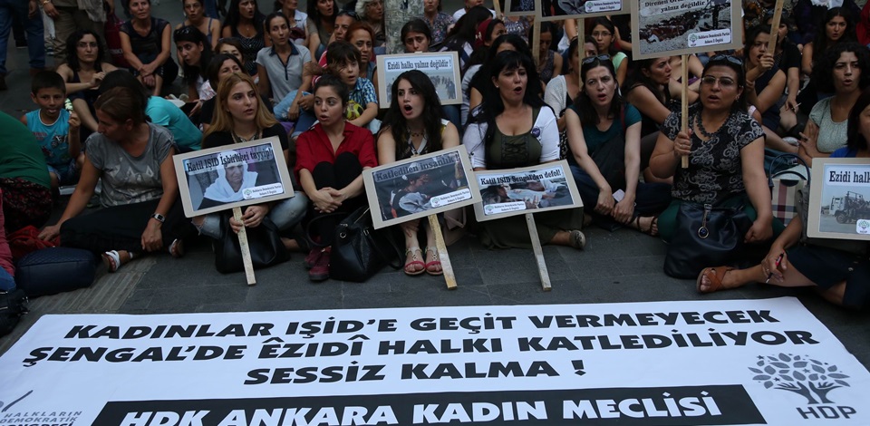Kadınlardan Ankarada IŞİD çetelerine karşı oturma eylemi 