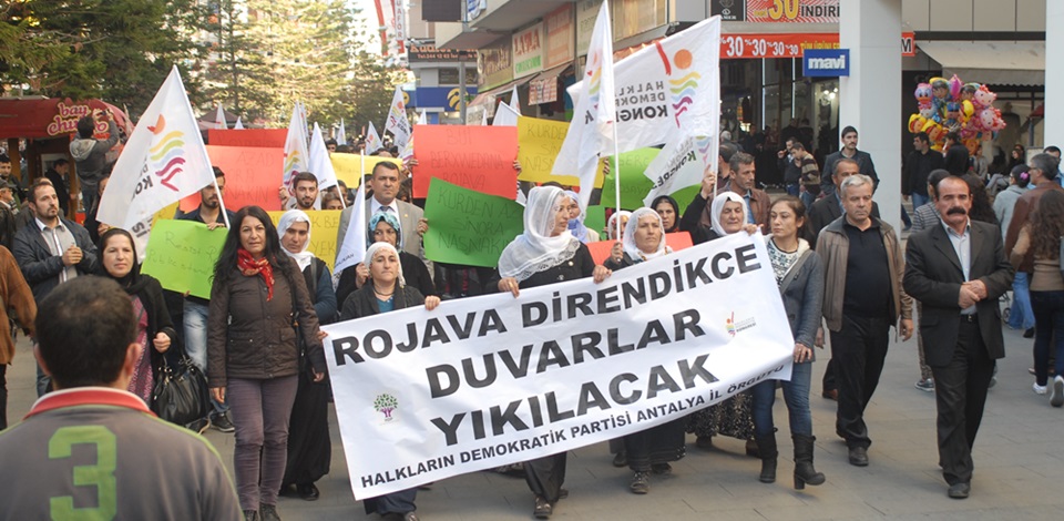 HDP Antalyada Rojava için eylem yaptı
