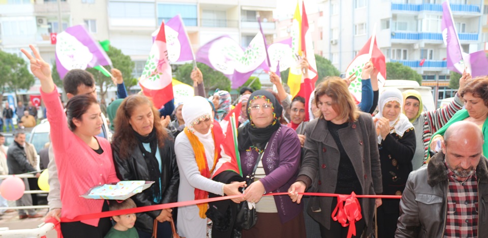 HDPli adaylar Aydında üç seçim bürosu açtı