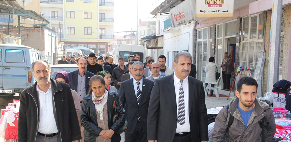 Aydında HDPli adaylar esnafı ziyaret etti