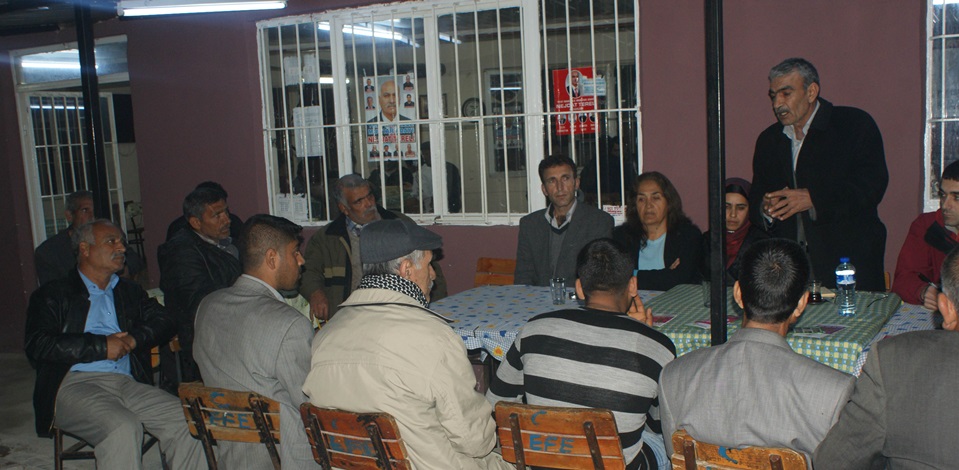 HDP adayları Germencikte Romanları ziyaret etti