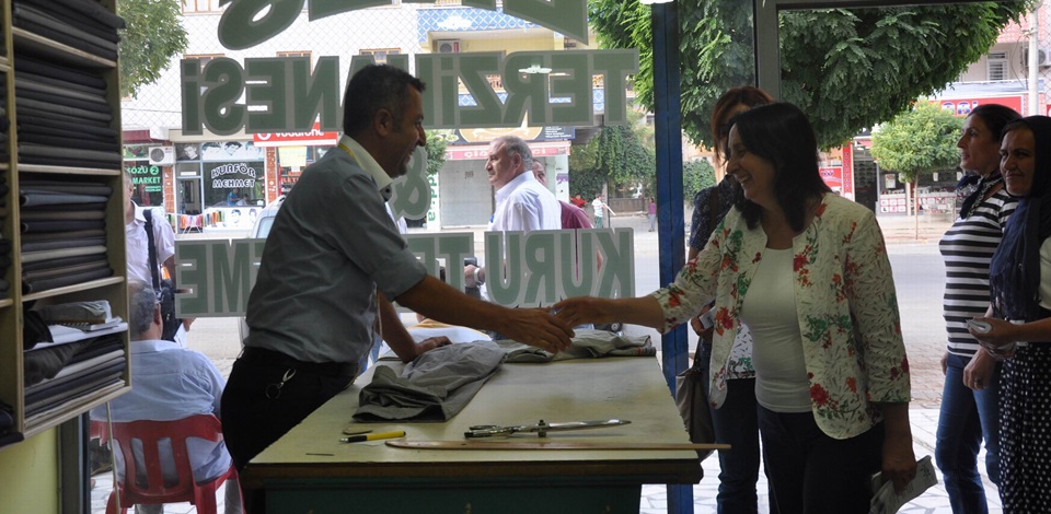 Diyarbakırda barış mitingi için bildiri dağıtıldı