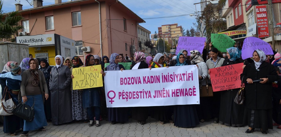 Bozovada 25 Kasım yürüyüşü düzenlendi