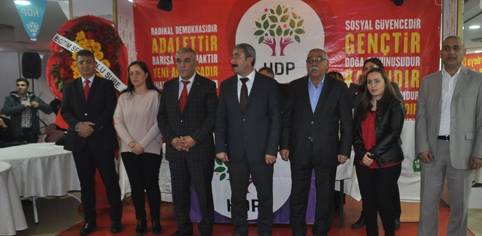 CHP ilçe örgütü üyeleri HDPye katıldı