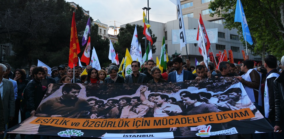 HDK-HDP Gençlik Meclisi çağrısıyla binler Denizler için Dolmabahçeye yürüdü