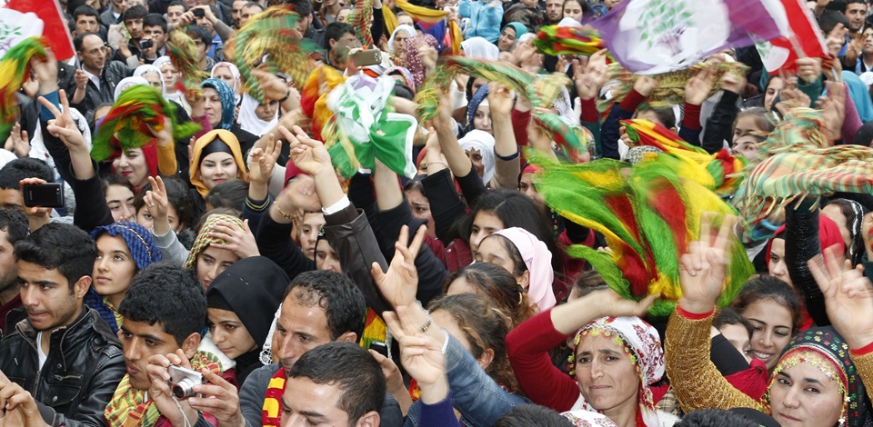 HDPli adayları Germencikte yağmur altında binler karşıladı