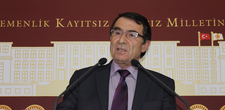 Aksoy, yapılan operasyonlarda gözaltına alınanlarla ilgili Mecliste basın toplantısı düzenledi