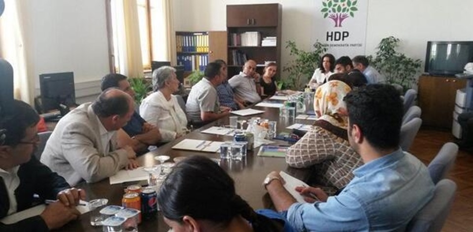 Hasta tutsakların yakınları HDP grubu ile görüştü