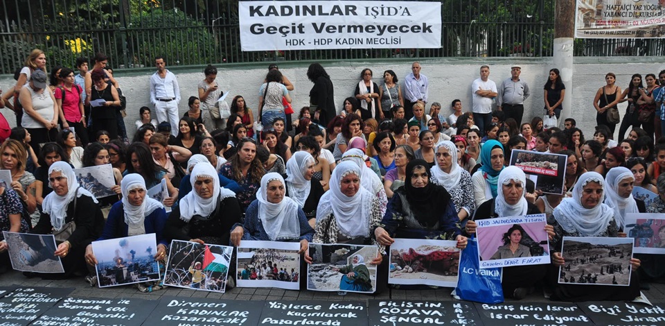 İstanbulda kadınlar IŞİDin saldırılarını protesto etti