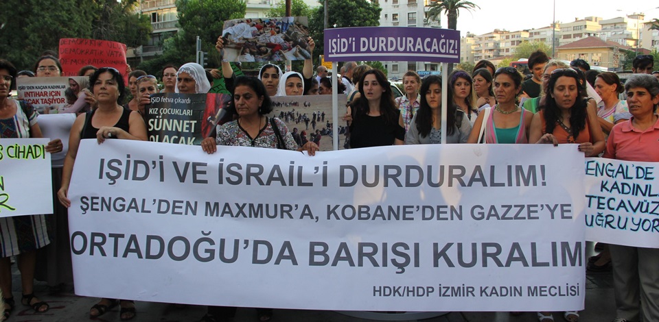 İzmirde kadınlar Gazze ve Şengaldeki katliamlara tepki gösterdi