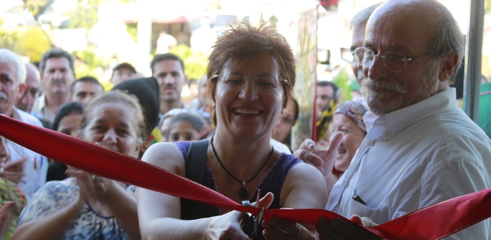 İzmirde Demirtaş için seçim bürosu açıldı 