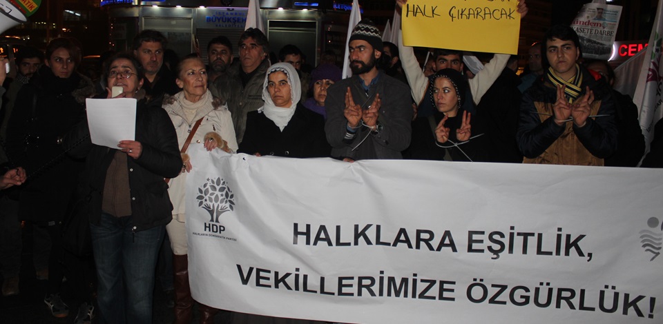 İstanbulda tutuklu vekiller için eylemler gerçekleştirildi