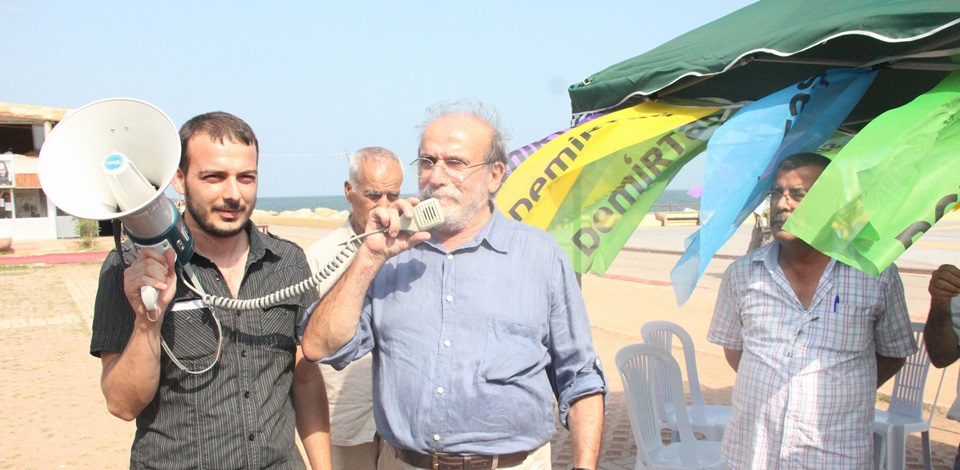 HDP Onursal Başkanı Kürkçü, Mersinde açılan stantlara katıldı