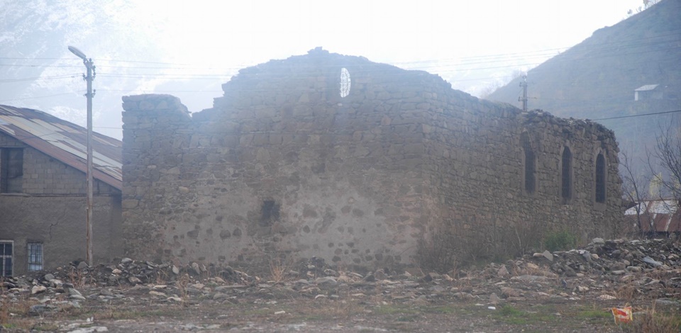 HDP heyeti, "Kentsel Dönüşüm" adı altında Ermeni yapılarının yıkıldığı mahallede incelemelerde bulundu