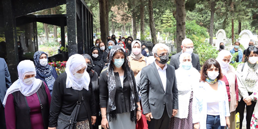 Eş Genel Başkanlarımız katledilen iş insanlarının anmasındaydı: Bu yarayı kapatacak tek şey hakikat ve adalettir