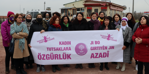 Kadın Meclisimiz Kandıra Cezaevi önünden seslendi: Onlar içeride bizler dışarıda direneceğiz