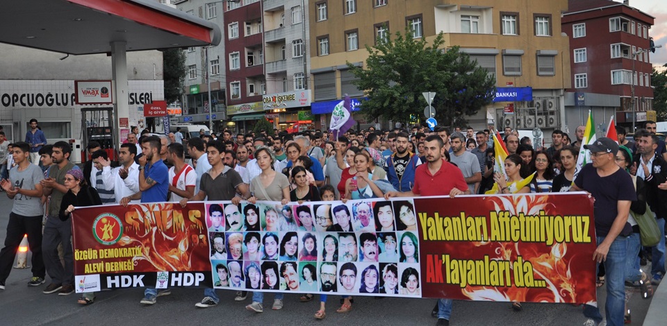 Sultangazide HDPliler Sivasta katledilenleri anmak için yürüdü