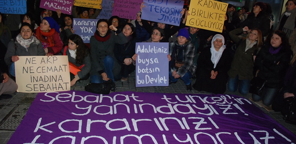 Kadınlar Sebahat Tuncele verilen hapis cezasını protesto etti
