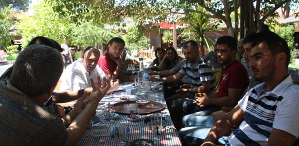 HDP Milletvekili Tüzel, son gelişmelerin bilgisini almak için Soma’da maden işçileriyle bir araya geldi