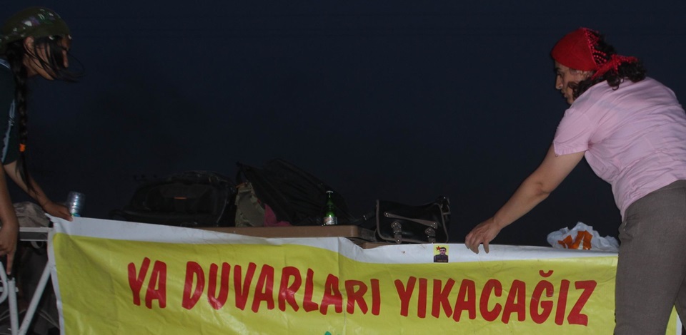 Kobane sınırında HDP Milletvekilleri Akat ve Tuncelden nöbet eylemi