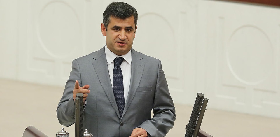 HDP Milletvekili Zozani, Mersinde belediye kararıyla uygulanan Kürtçe yasağını Alaya sordu