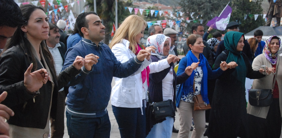 Aydınlar: "Barış, özgürlük ve eşitlik için oylar HDPye"